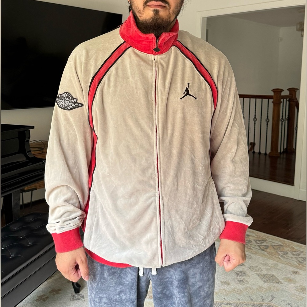 Super cool Air Jordan Velvet Vintage Warm Up Jacket Size XXL soft gray & red - Picture 4 of 15